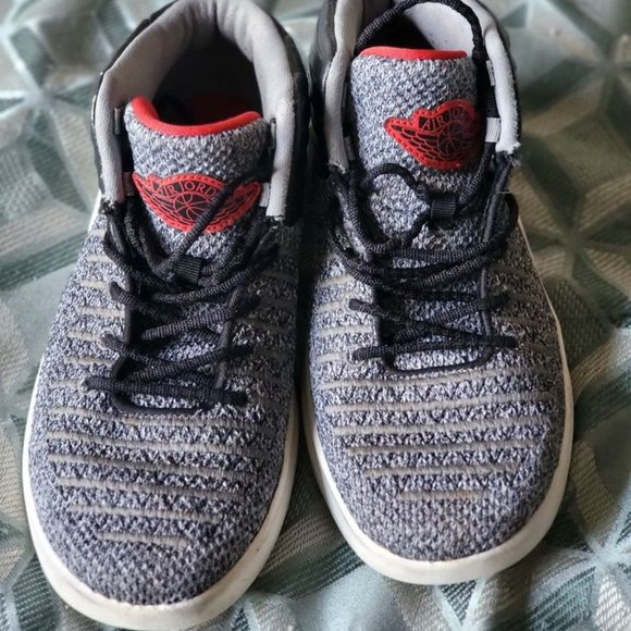 Nike Air Jordan 32 BG MVP Size 3 Youth Black/University AA1296-002 - Picture 4 of 5